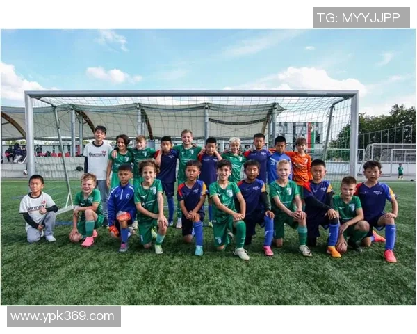 梅康足球：探索足球文化的魅力与发展之路，助力青少年成长与梦想实现